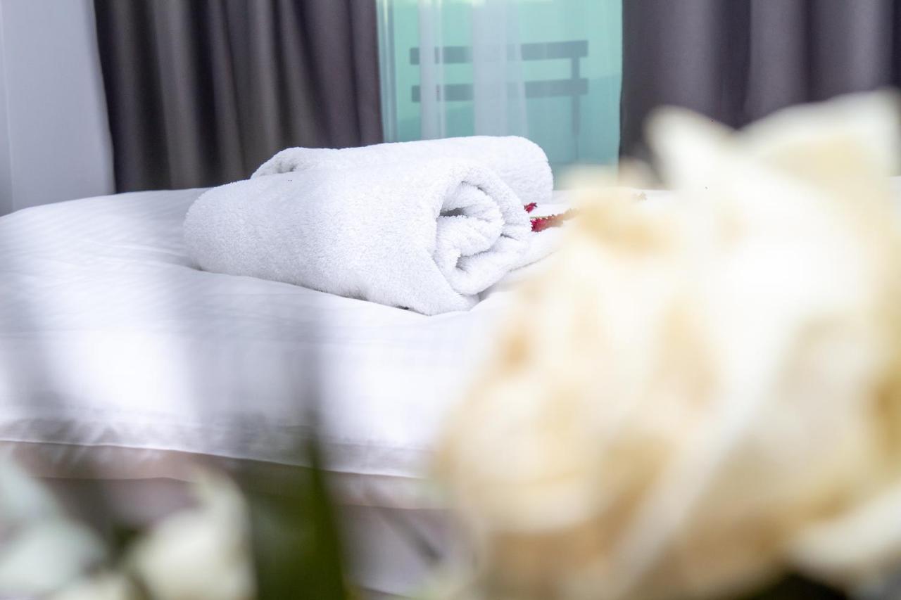קלוז'-נאפוקה Wings Luxury Suites מראה חיצוני תמונה